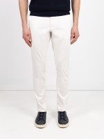 Pantalones chino de algod�n el�stico
