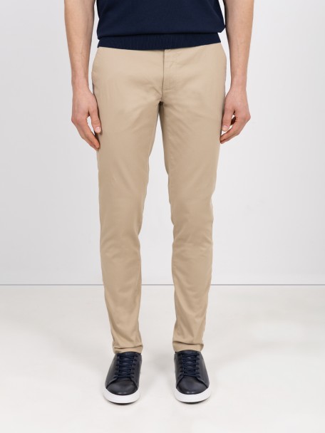 Pantalones chino de algod�n el�stico