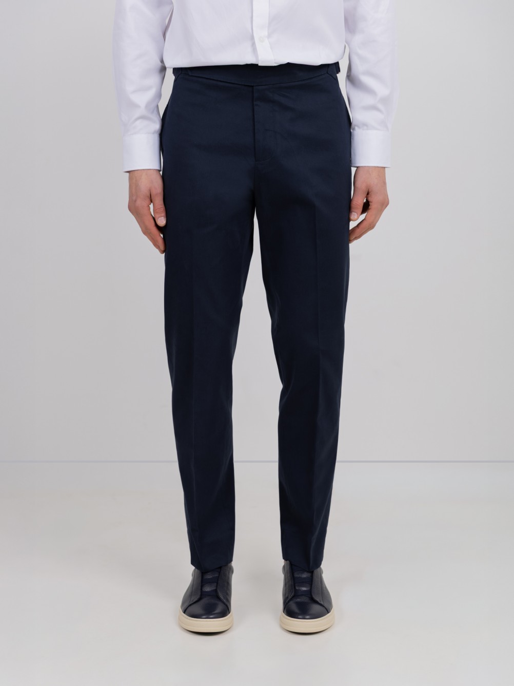 Adjustable chino trousers