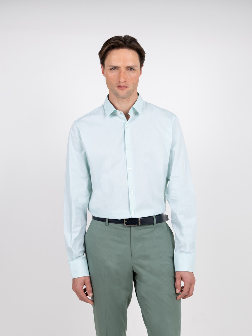 Camisa lisa 100% algodón slim fit