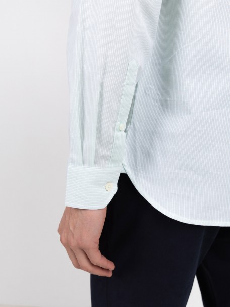Camisa de algodão com padrão de riscas Camisa de algodão com padrão de riscas