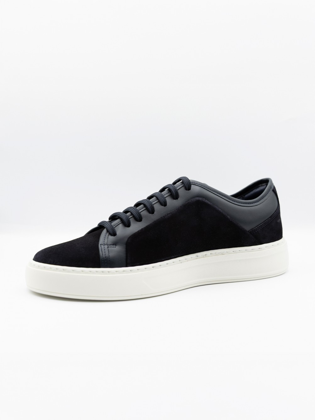 Casual mixed leather sneaker