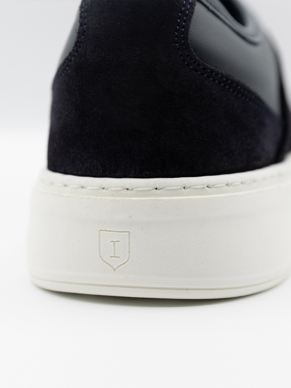 Casual mixed leather sneaker