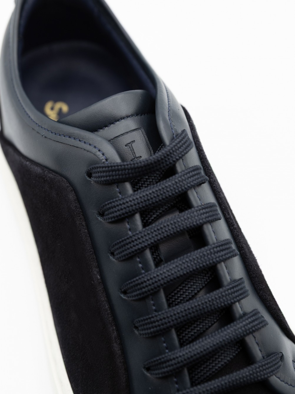 Casual mixed leather sneaker