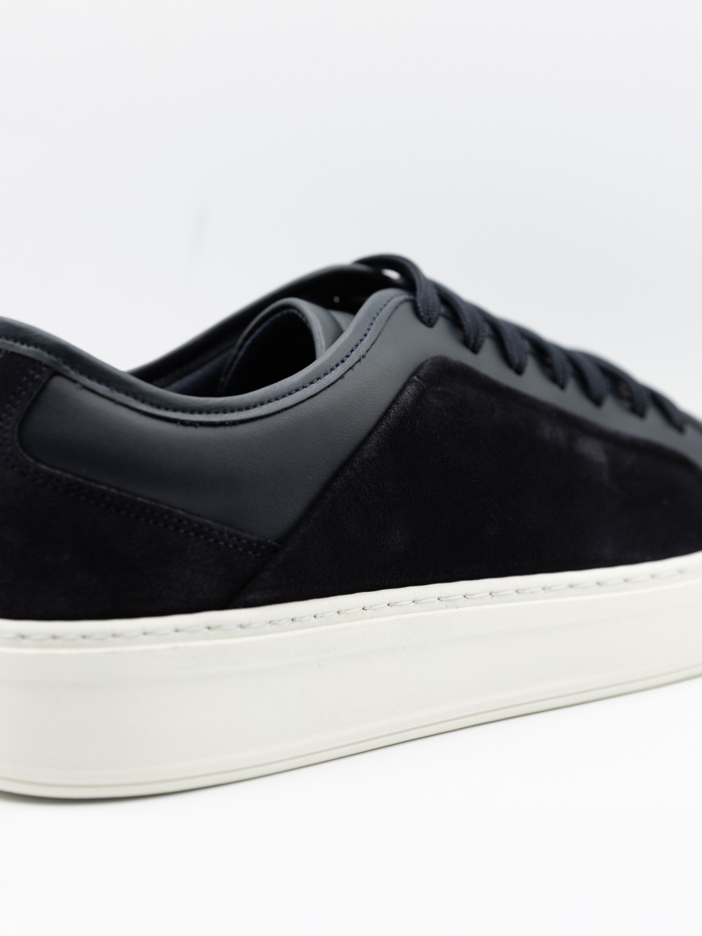 Casual mixed leather sneaker