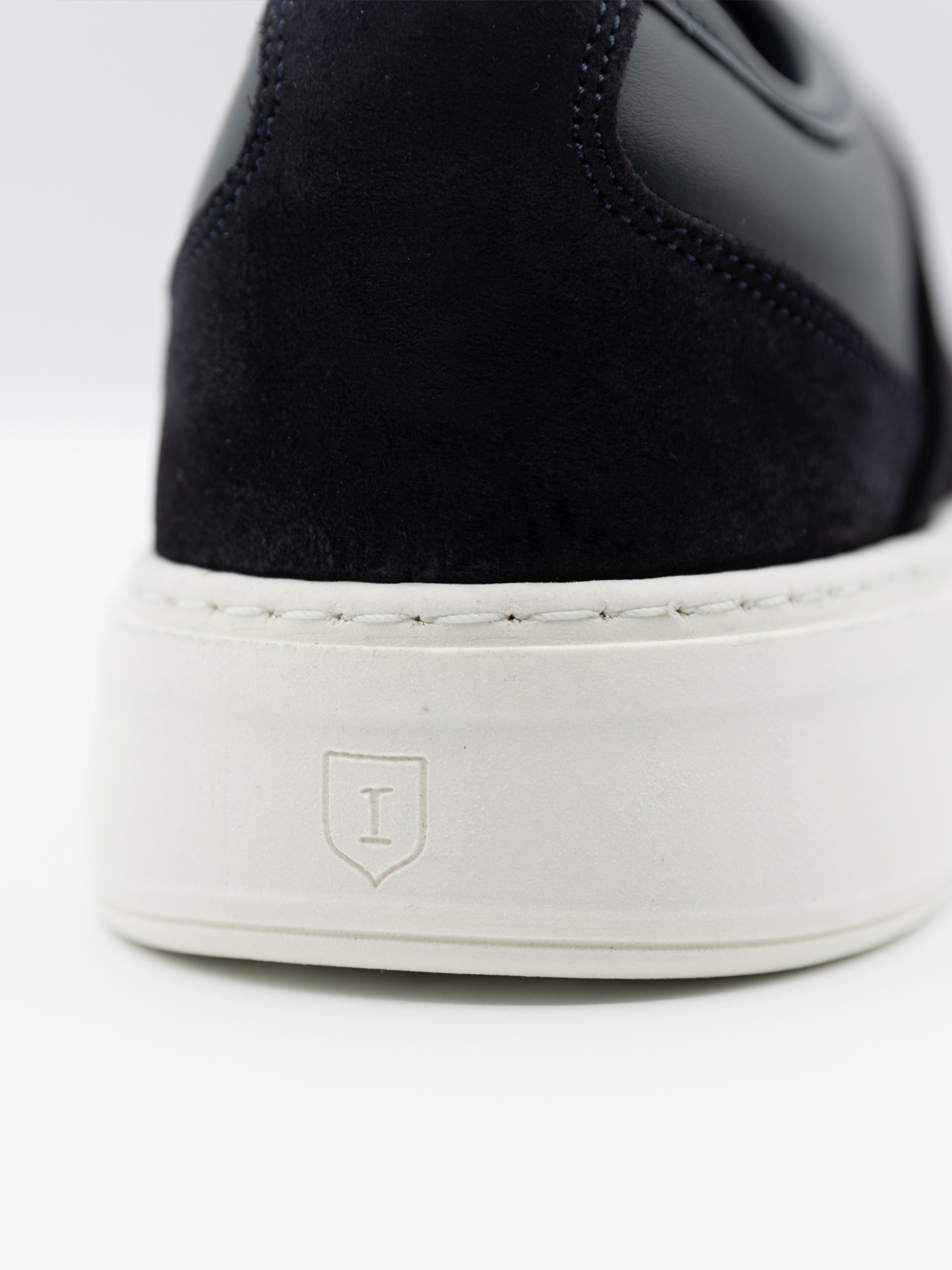 Casual mixed leather sneaker
