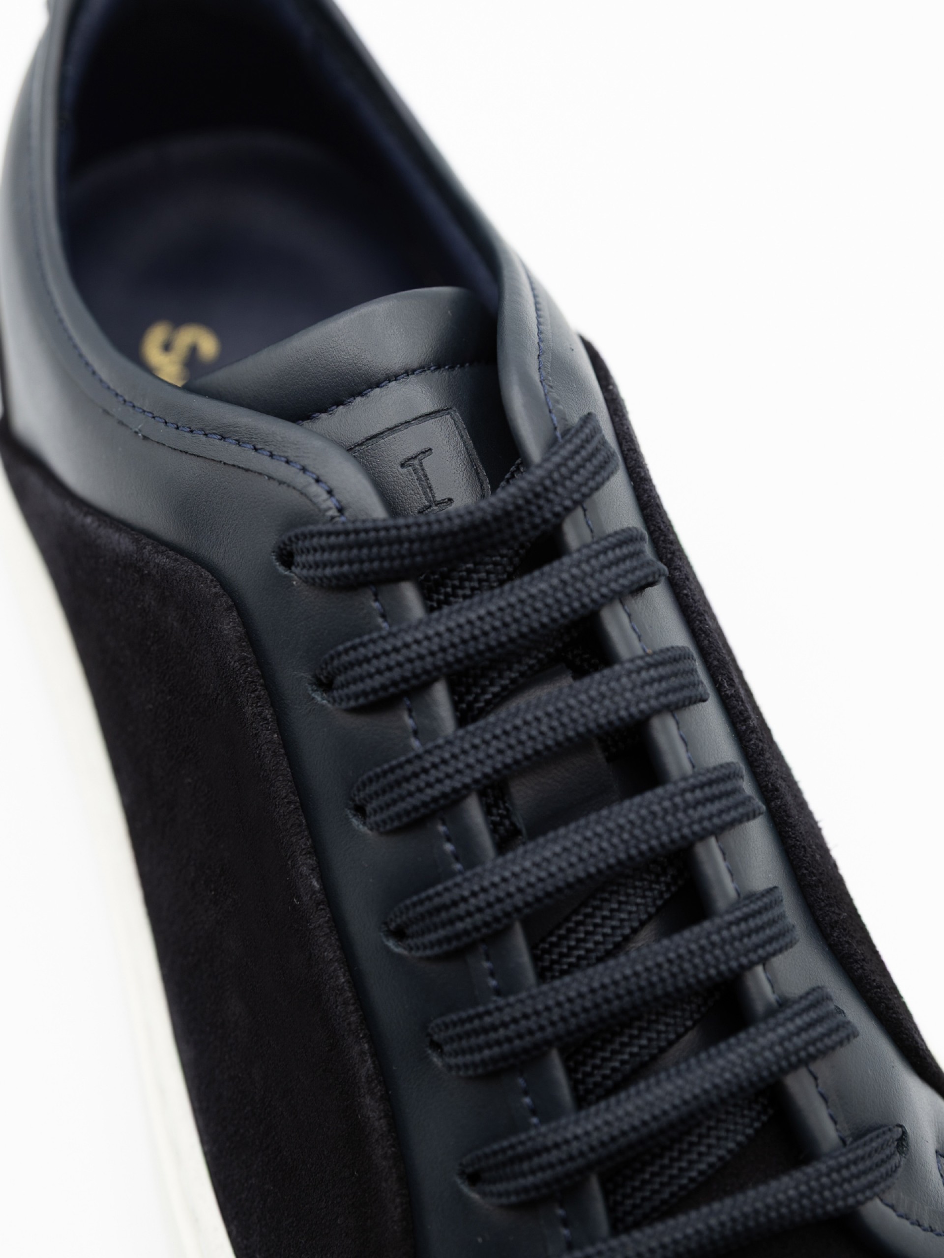 Casual mixed leather sneaker