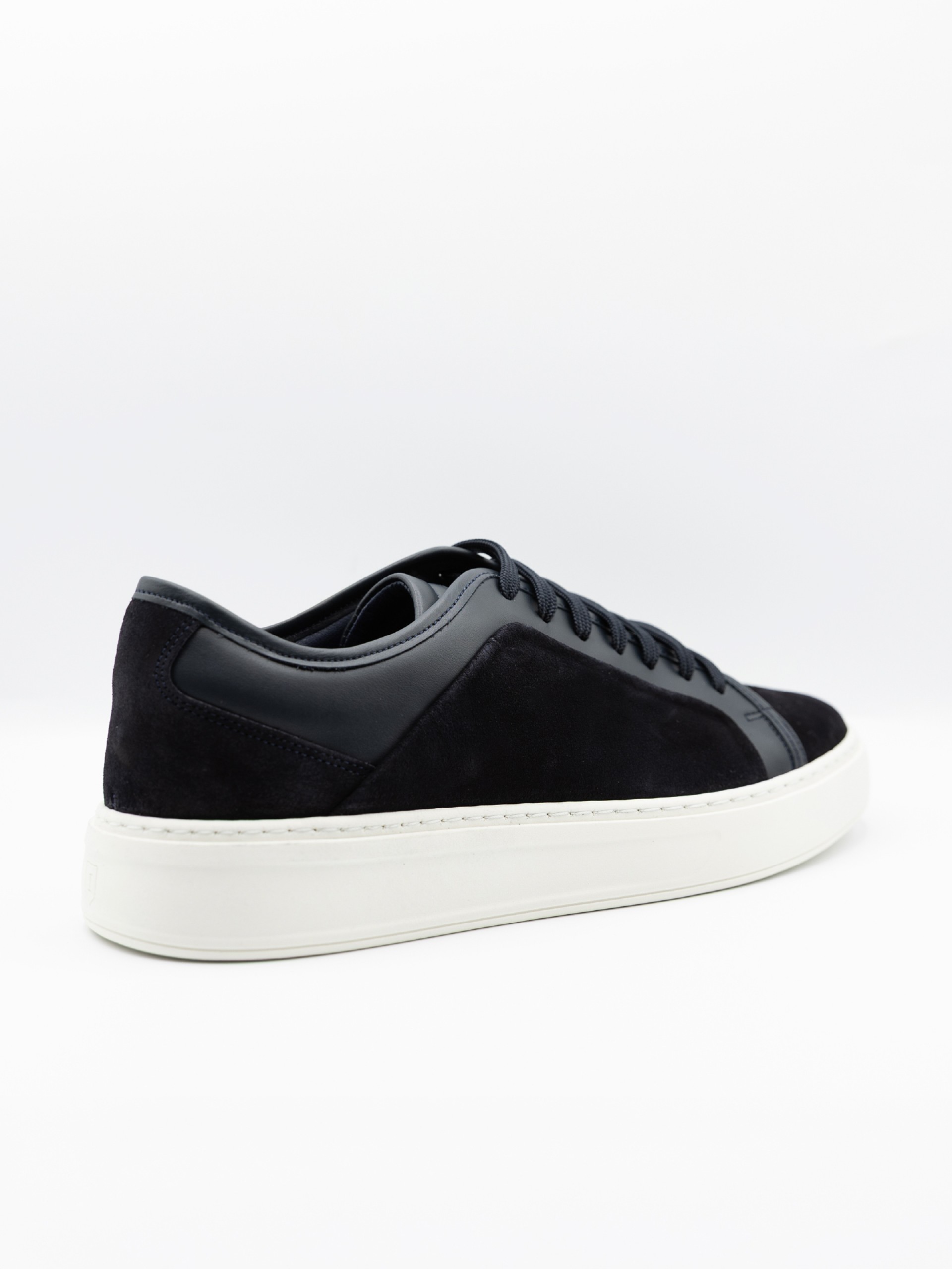 Casual mixed leather sneaker