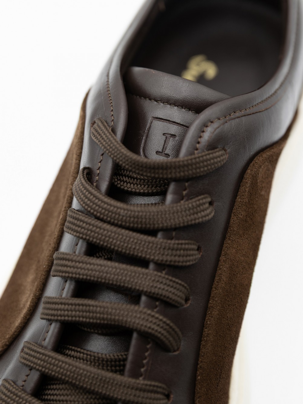 Zapatilla casual de piel combinada