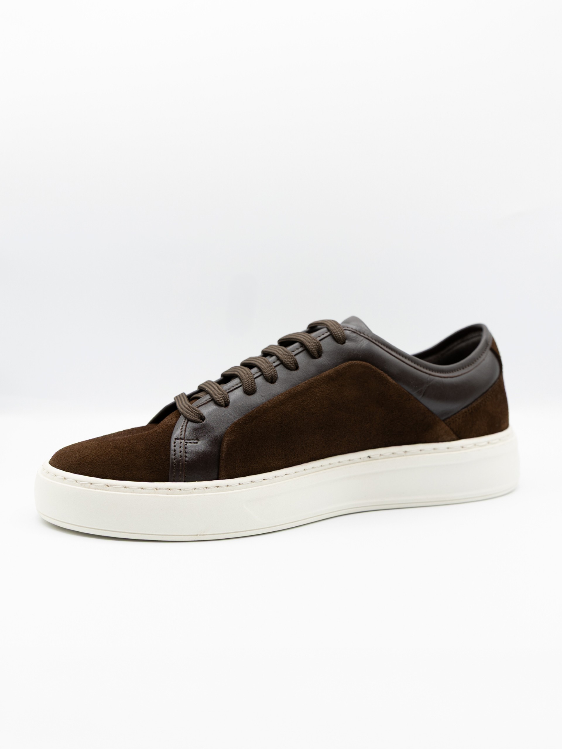 Zapatilla casual de piel combinada