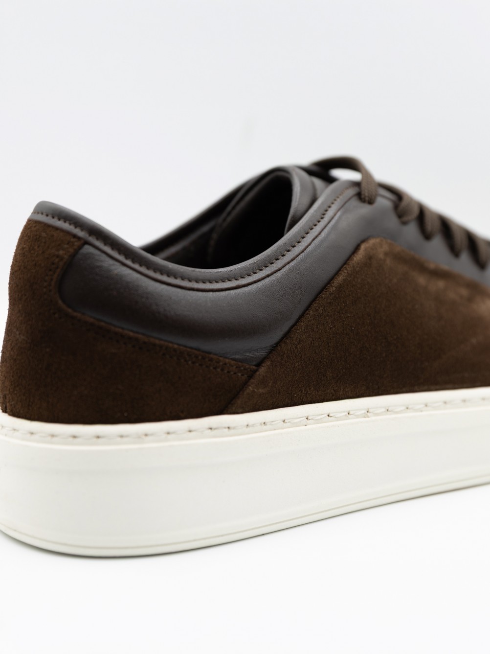 Zapatilla casual de piel combinada