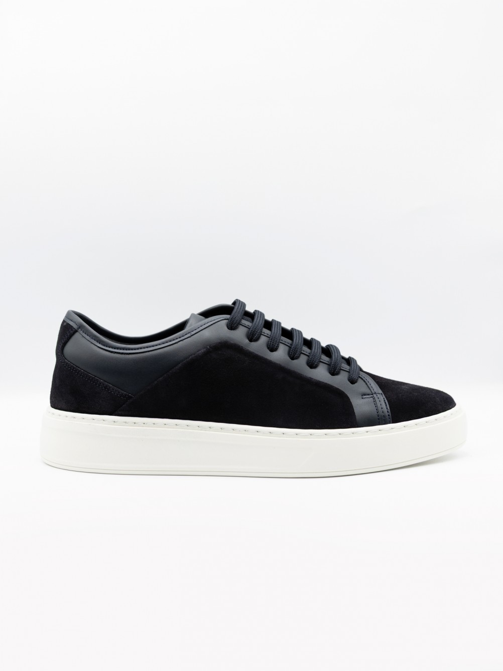 Casual mixed leather sneaker