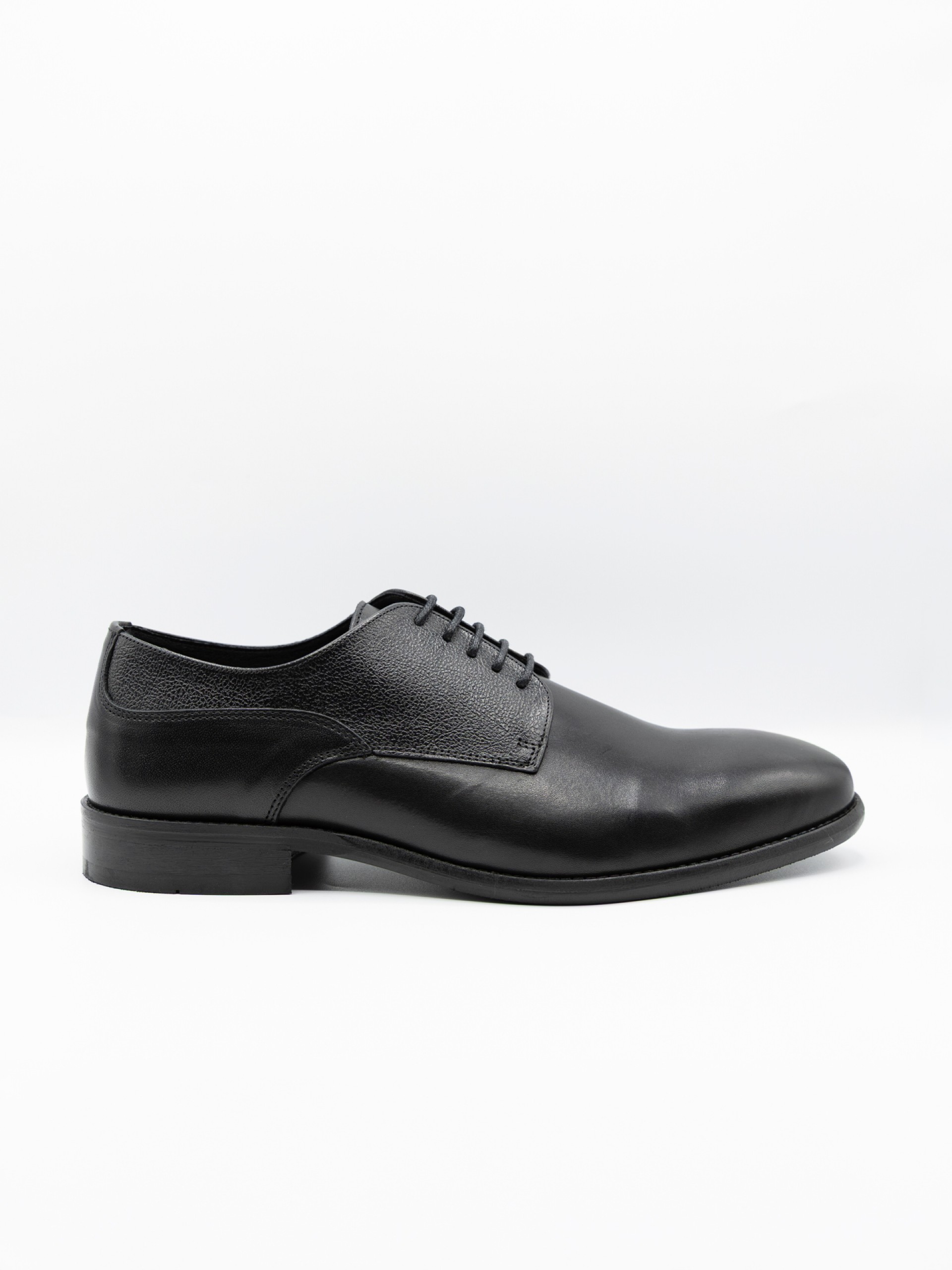 Sapato elegante de pele