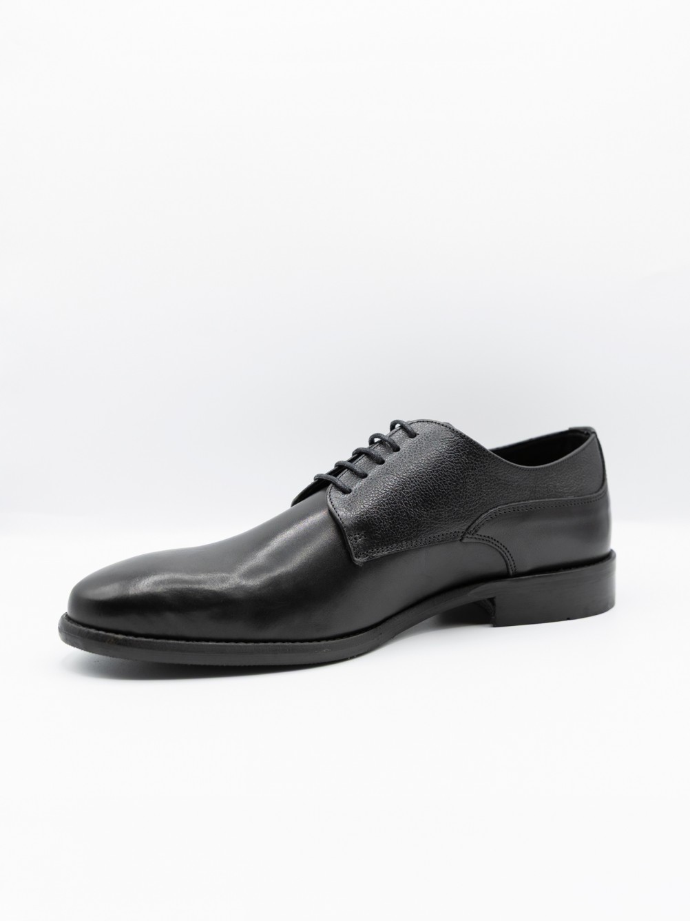 Sapato elegante de pele