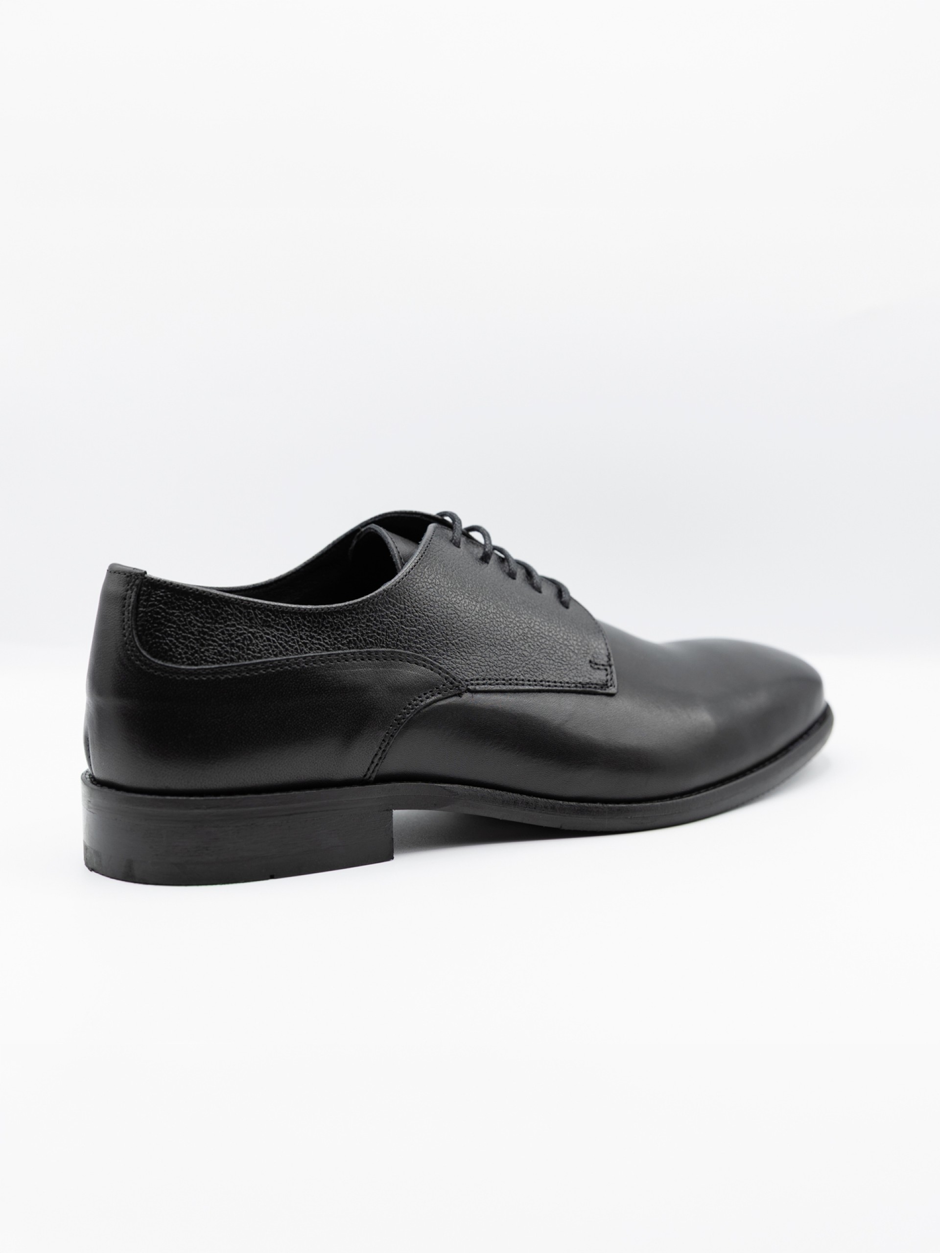 Sapato elegante de pele