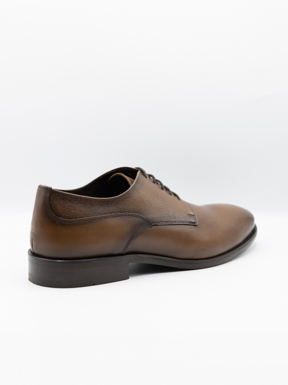 Sapato elegante de pele