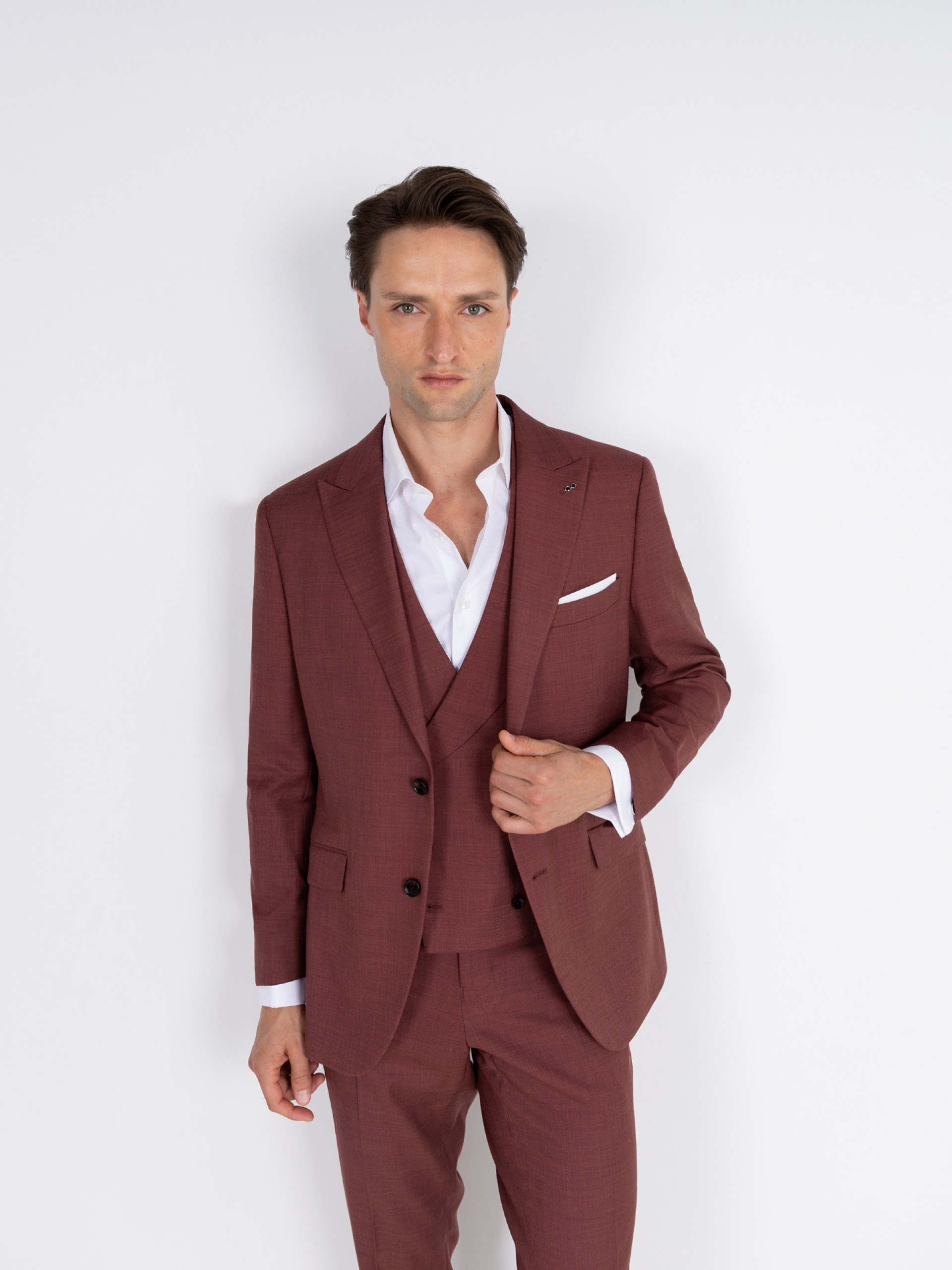 Fato liso slim fit com colete