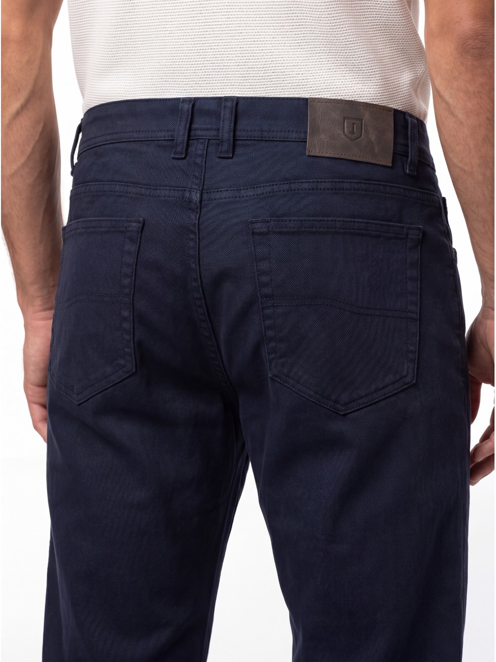 Calça regular fit em algodão estruturado