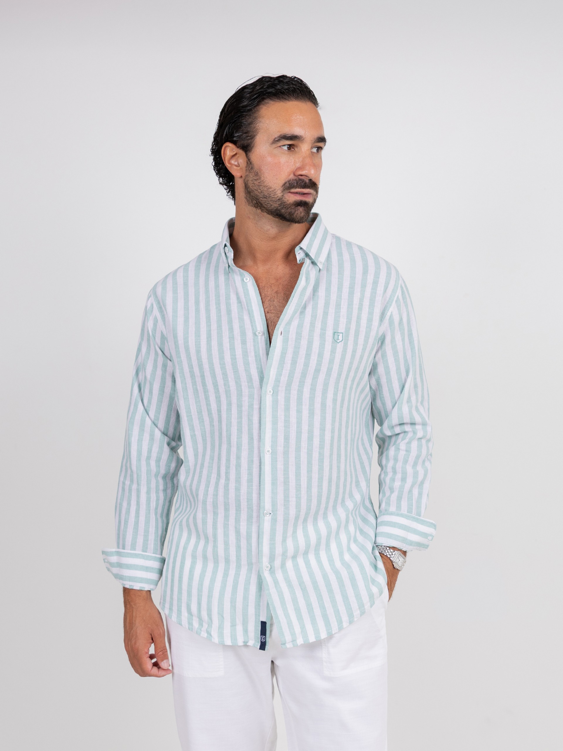 Camisa de lino y algodón con patrón de rayas