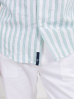 Camisa de lino y algod�n con patr�n de rayas