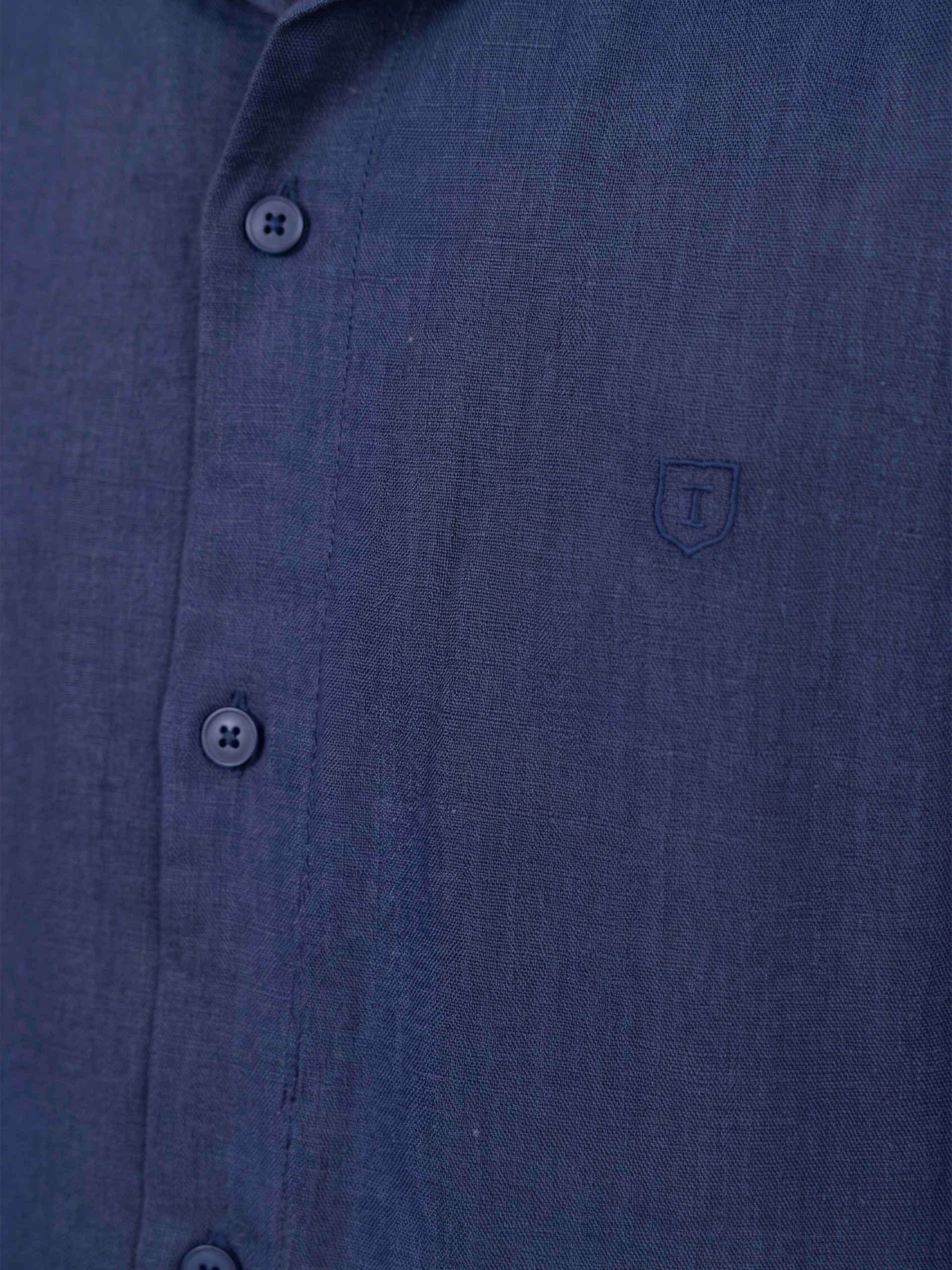 Plain linen shirt