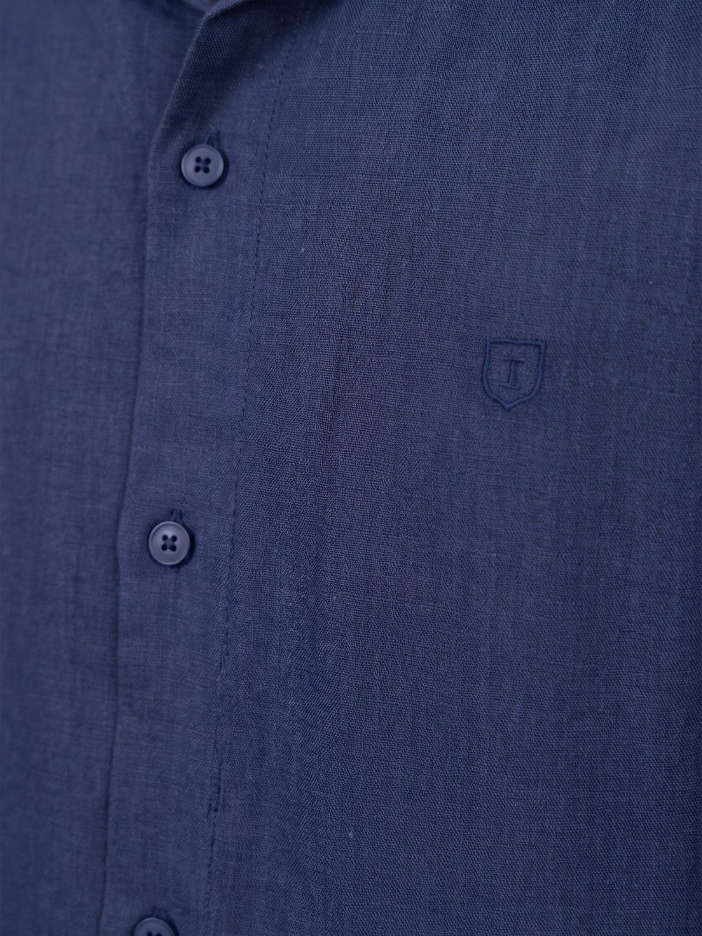 Plain linen shirt