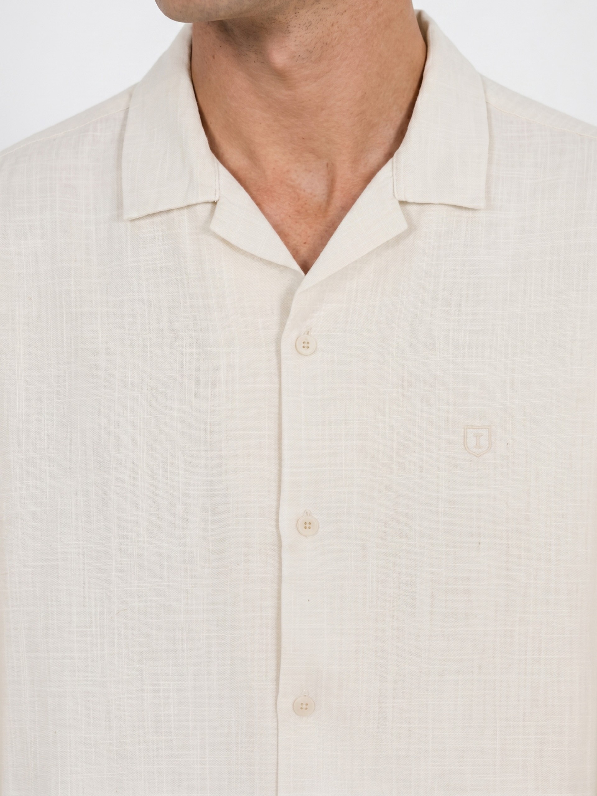 Plain linen shirt
