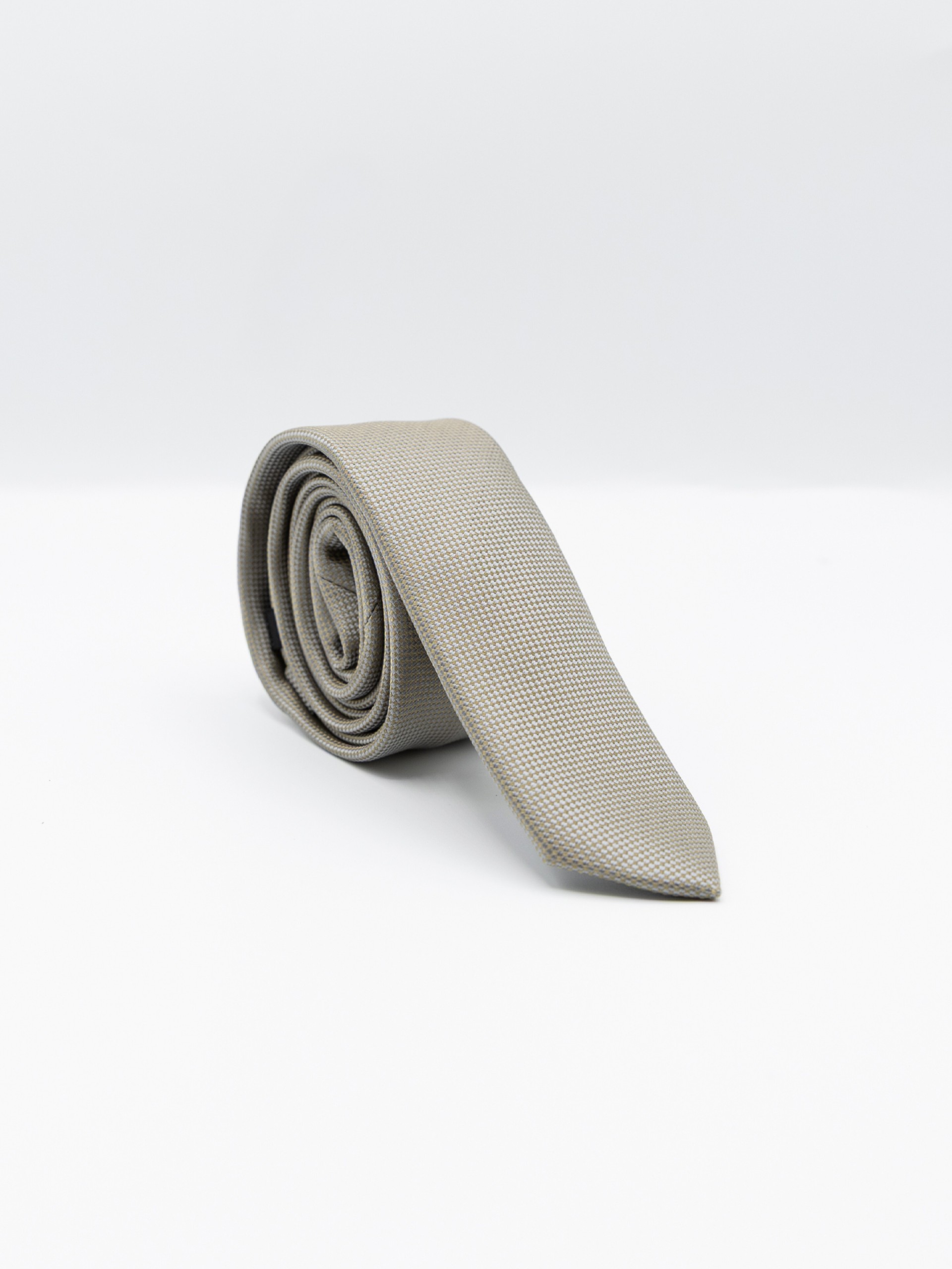 Elegant slim tie