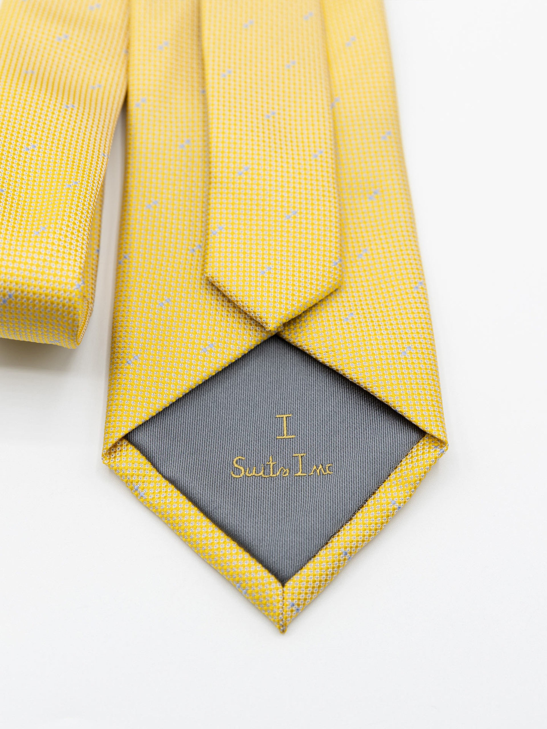 Elegant regular fit tie