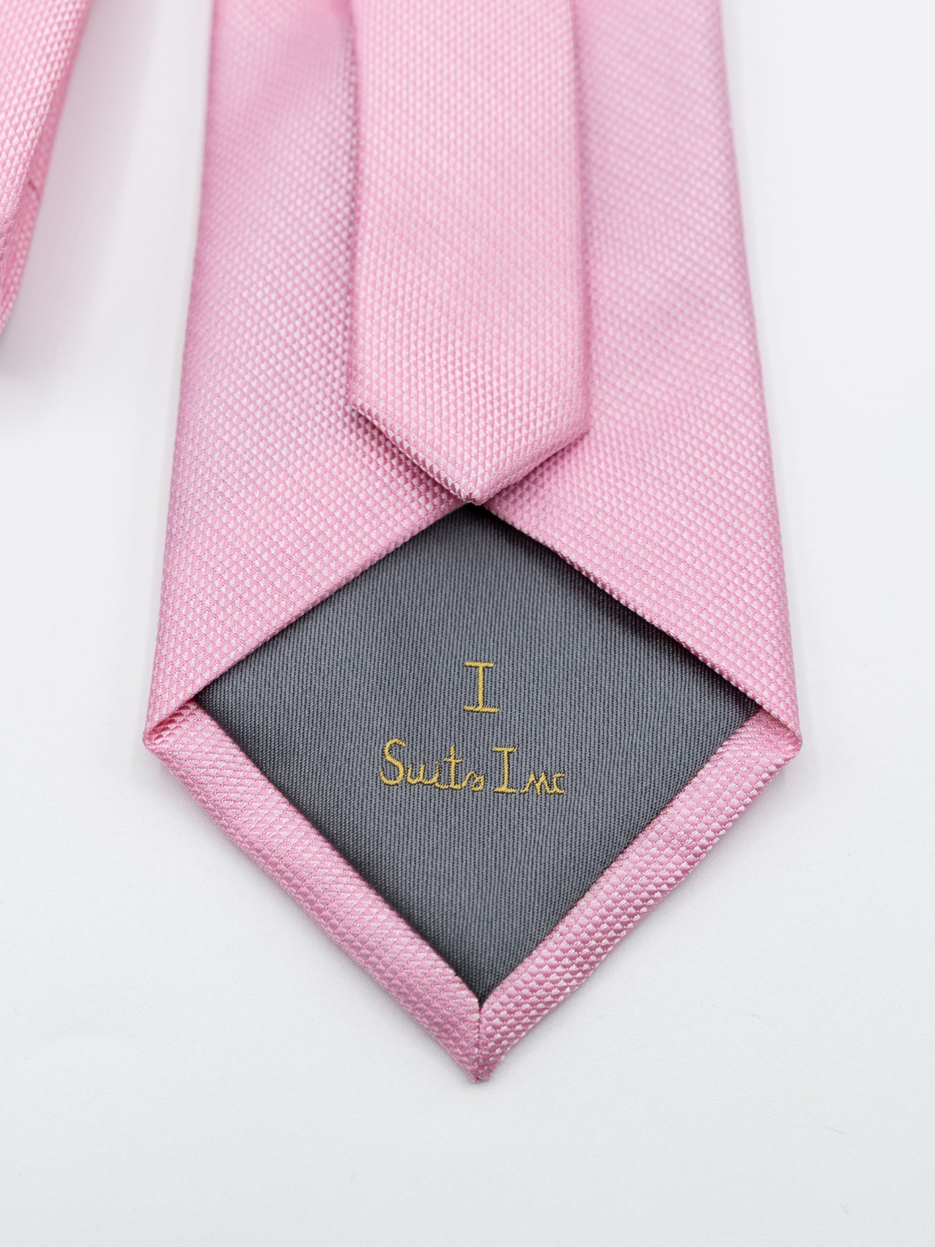 Elegant regular fit tie