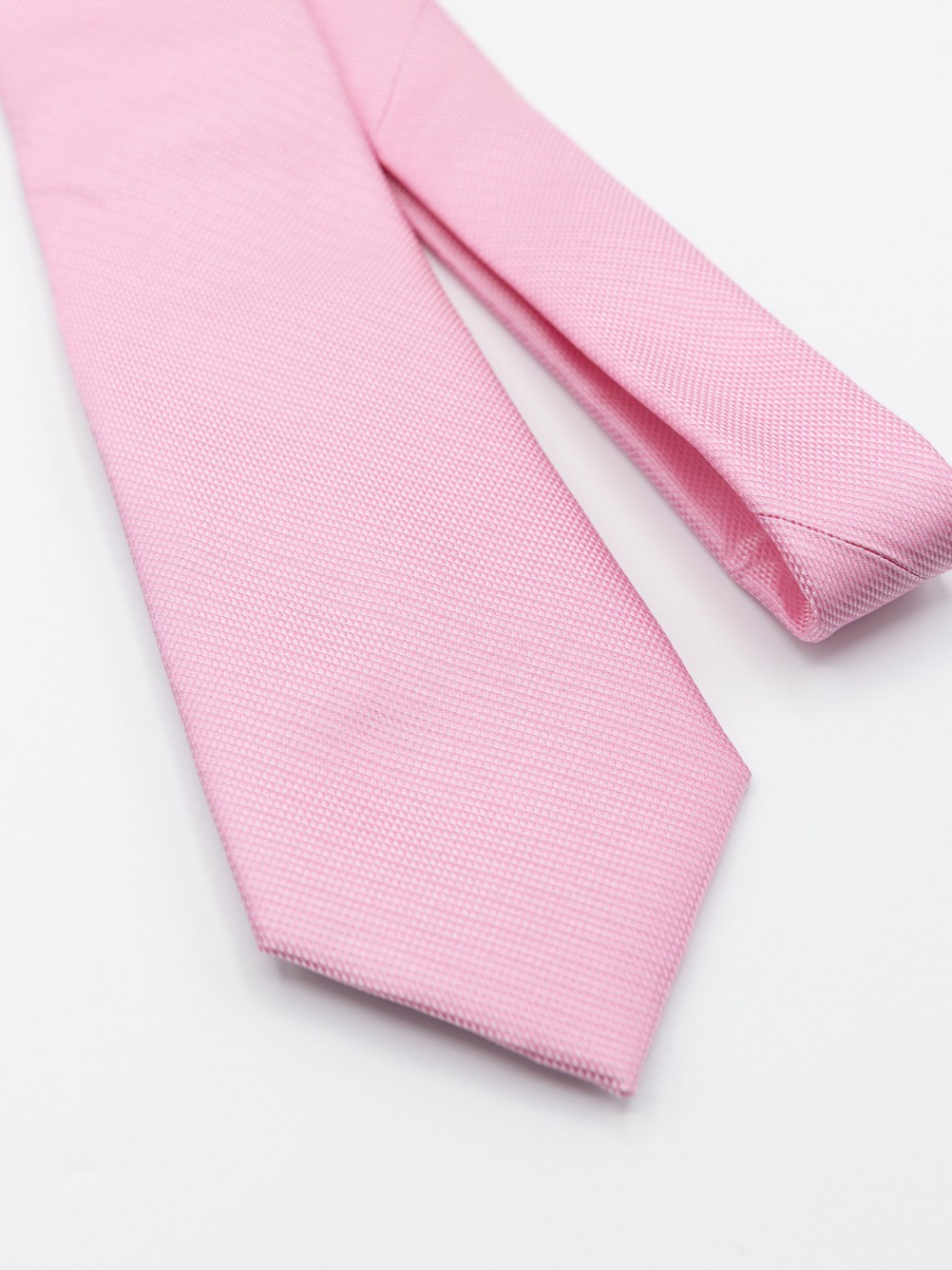 Elegant regular fit tie