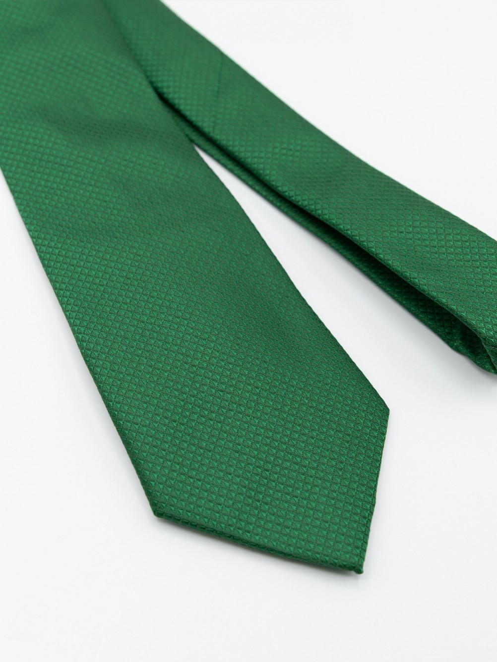 Elegant regular fit tie