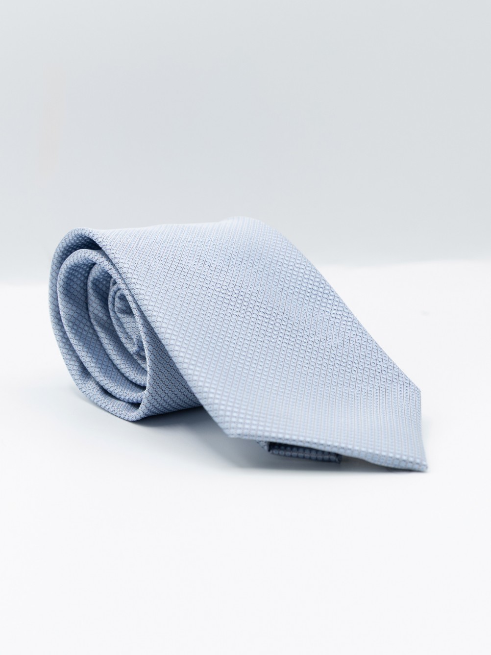 Elegant regular fit tie