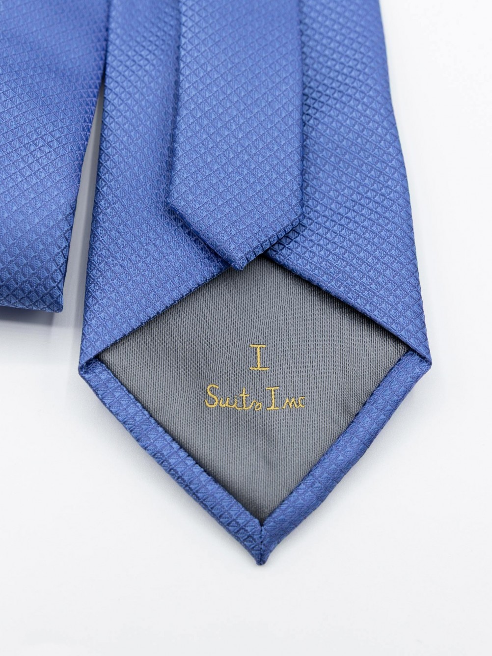 Elegant regular fit tie