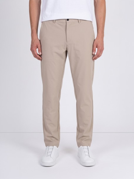 Pantalón casual liso Tech Fit Pantalón casual liso Tech Fit