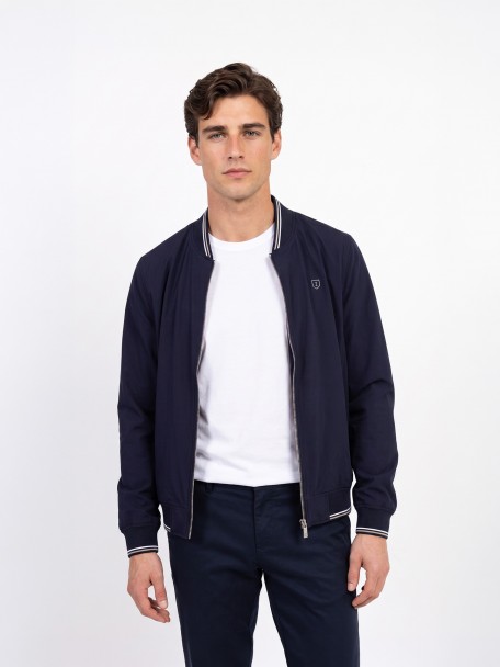 Blus�o leve t�cnico com padr�o