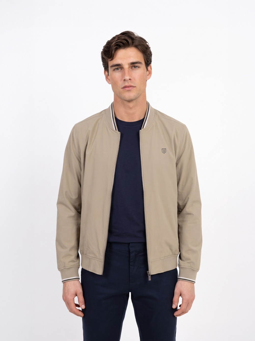 Blus�o leve t�cnico com padr�o