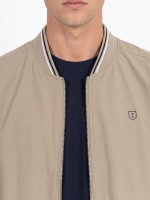 Blus�o leve t�cnico com padr�o