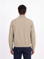 Blus�o leve t�cnico com padr�o