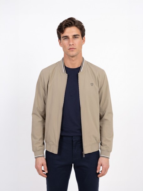 Blus�o leve t�cnico com padr�o