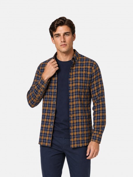 Cotton shirt with a checkered pattern Cotton shirt with a checkered pattern