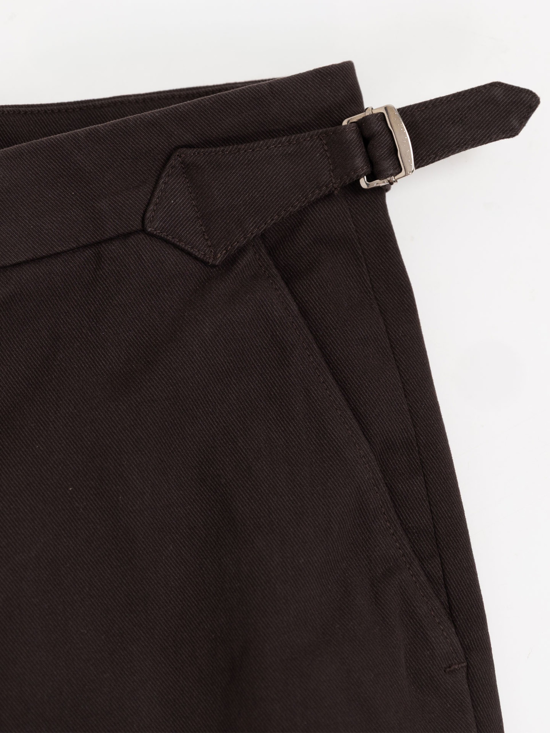 Calça chino ajustável