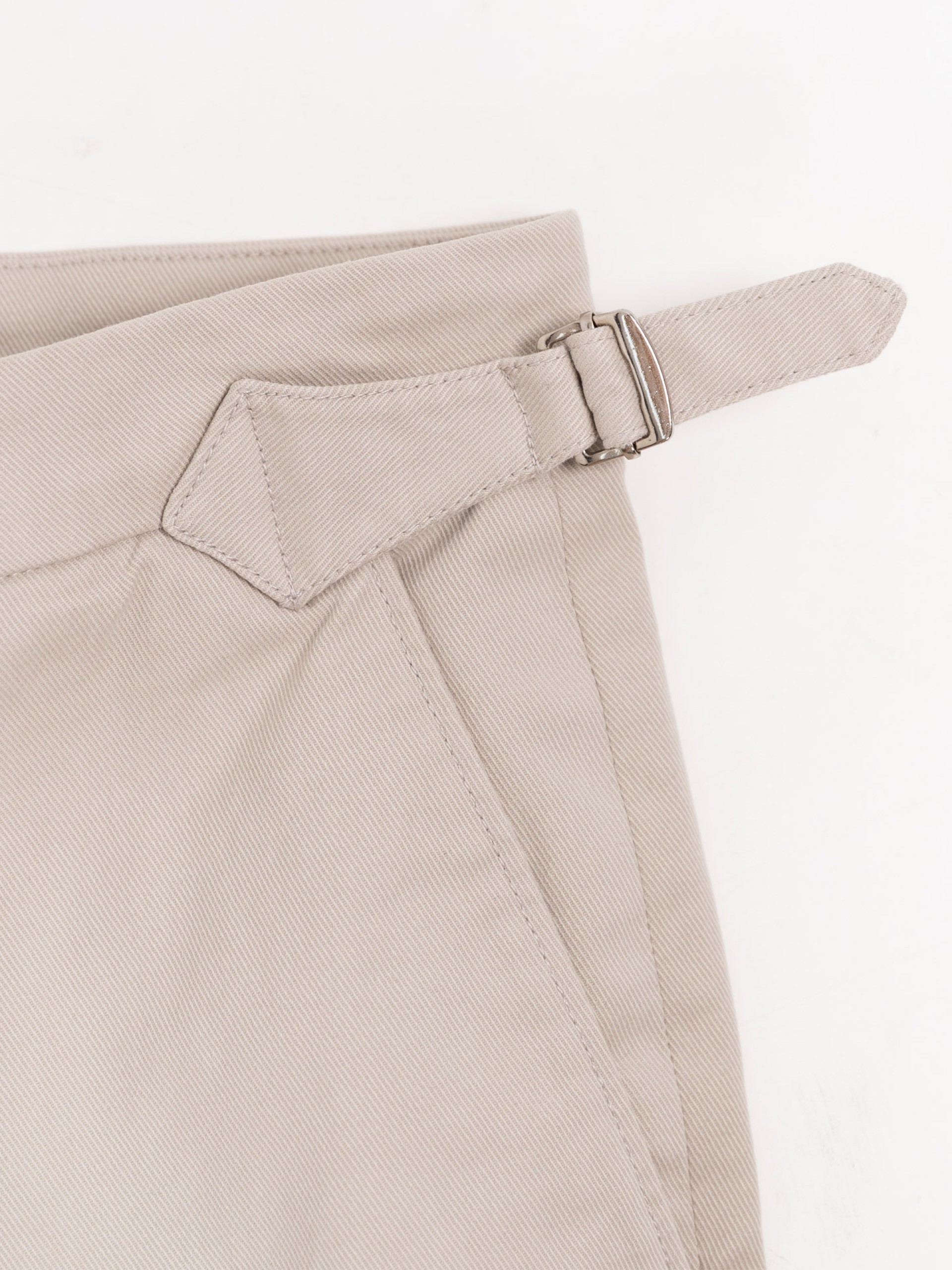 Calça chino ajustável