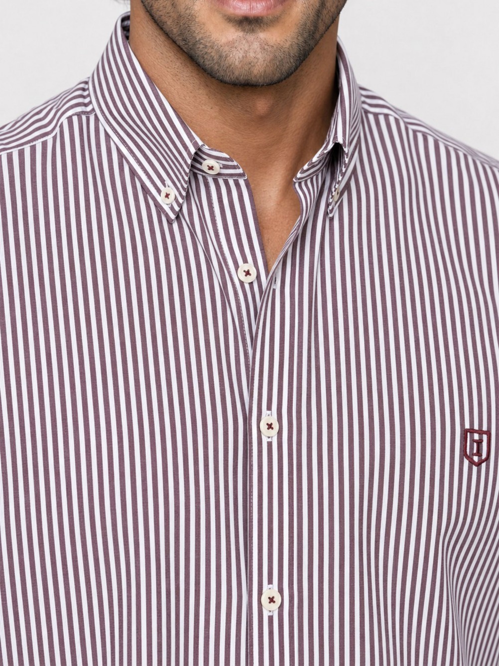Camisa de algod�o com padr�o �s riscas