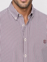 Camisa de algod�o com padr�o �s riscas