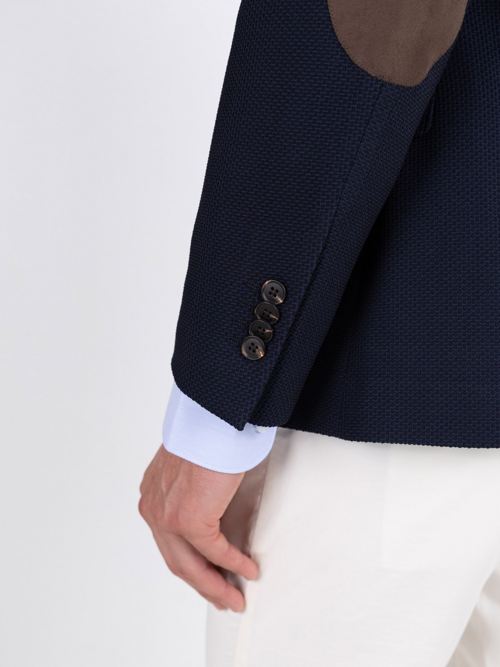 Blazer estruturado com cotoveleiras
